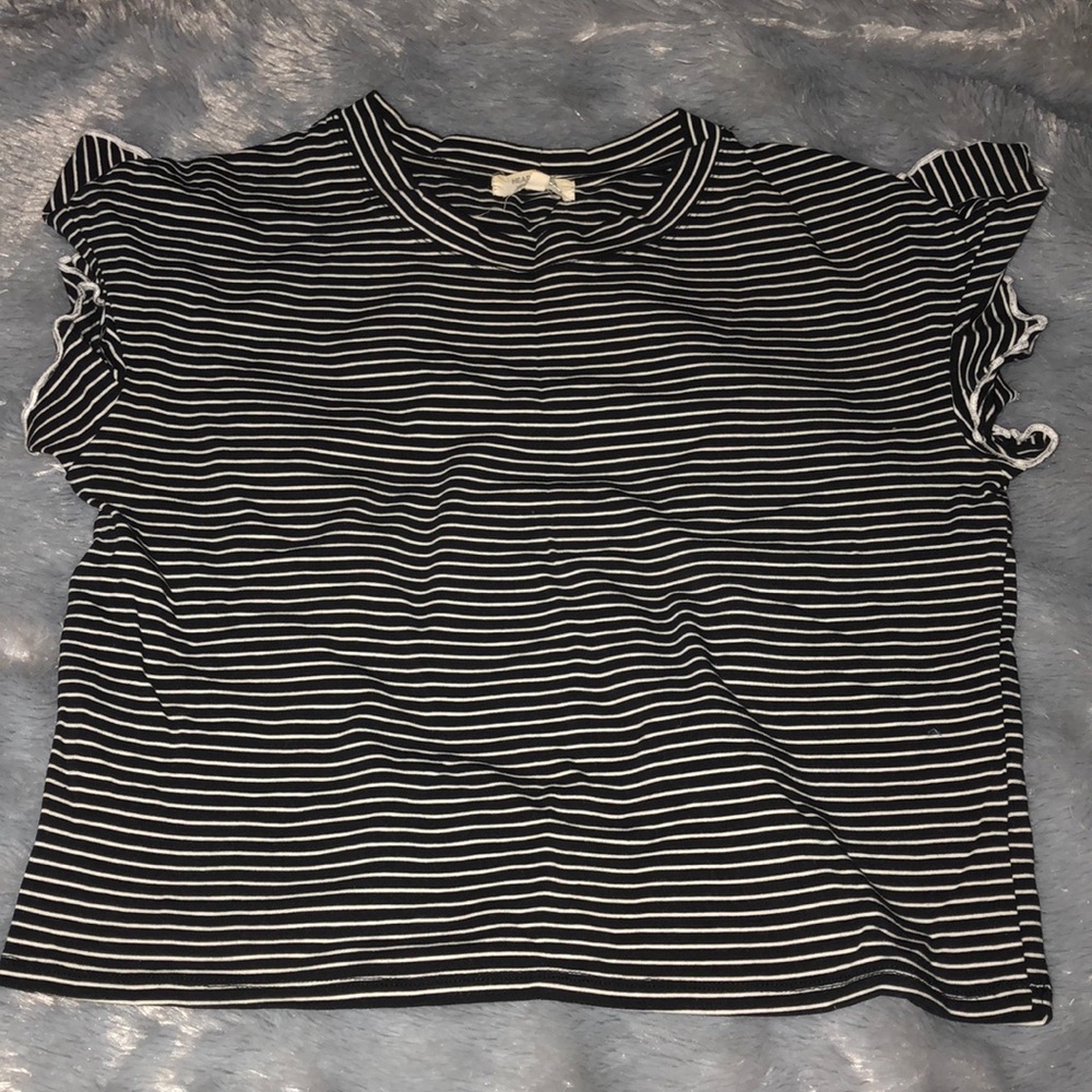 Striped shirt sleeve blouse 🖤